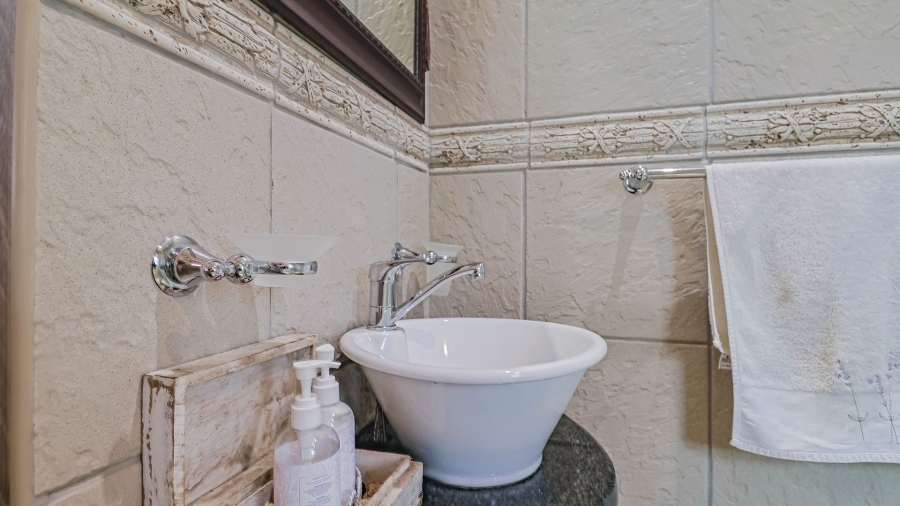 5 Bedroom Property for Sale in Birdwood Estate North West